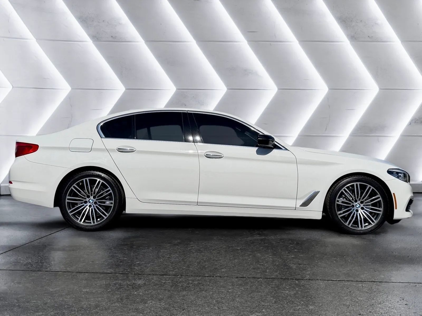 Used 2018 BMW 530i RWD image 4