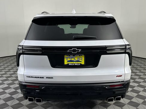 Used 2024 Chevrolet Traverse RS image 18
