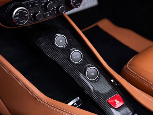 Used 2016 Ferrari California T image 8