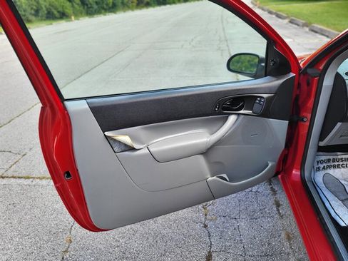 Used 2006 Ford Focus SES image 12