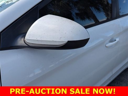 Used 2018 Hyundai Elantra SE image 21