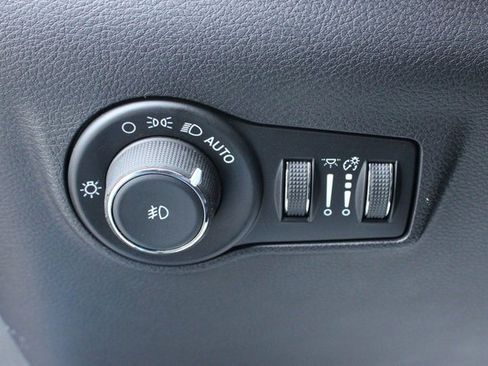 Used 2024 Jeep Compass Limited image 15