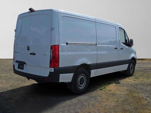 Used 2025 Mercedes-Benz Sprinter 2500 image 3
