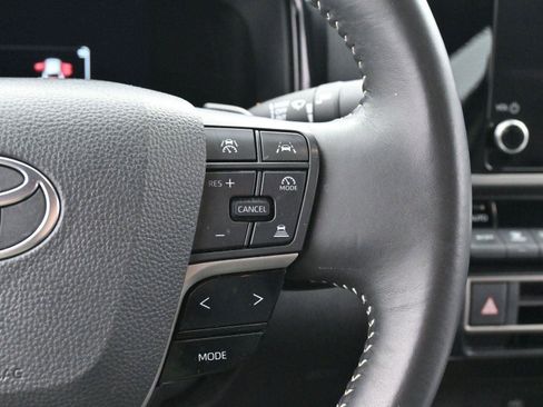 Used 2025 Toyota Camry SE image 18