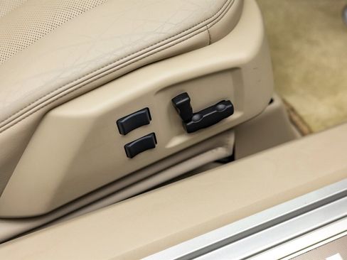 Used 2005 Cadillac XLR image 39