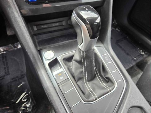 Used 2023 Volkswagen Tiguan SE FWD image 23