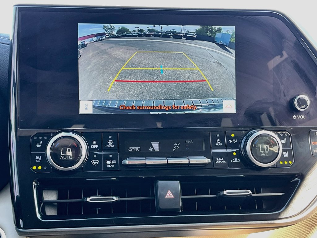 Used 2024 Toyota Highlander Limited FWD image 13