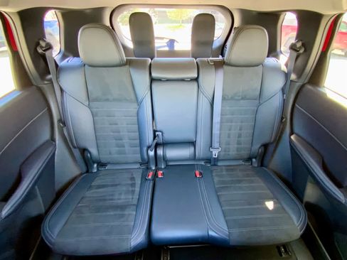 Used 2024 Mitsubishi Outlander SE image 24