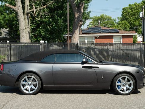 Used 2017 Rolls-Royce Dawn RWD image 9