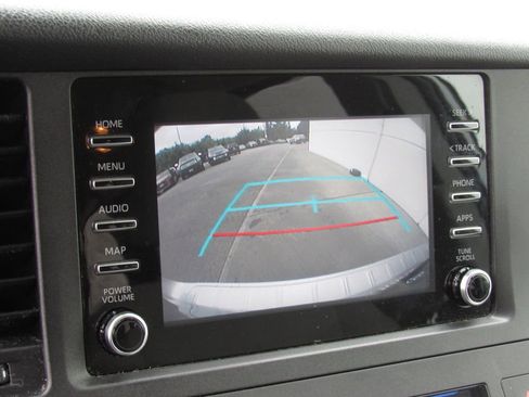 Used 2020 Toyota Sienna L FWD image 28