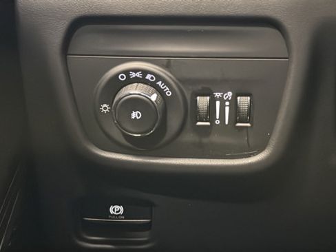 Used 2024 Jeep Grand Cherokee Summit AWD/4WD image 35