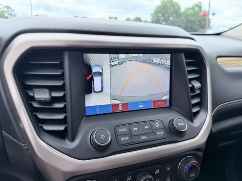 Used 2019 GMC Acadia Denali w/ Technology Package FWD image 18