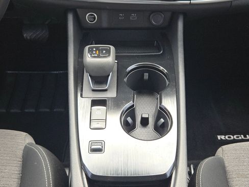 Used 2022 Nissan Rogue SV image 19