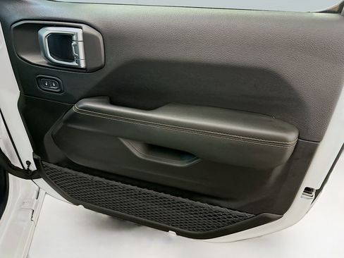 Used 2025 Jeep Wrangler Sahara w/ Safety Group image 32