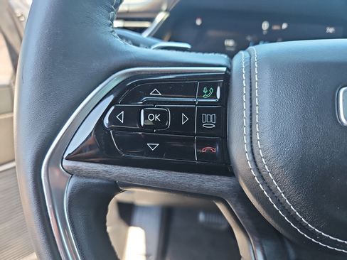 Used 2021 Jeep Grand Cherokee L Overland w/ Luxury Tech Group IV AWD/4WD image 17