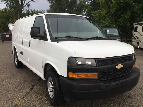 Used 2019 Chevrolet Express 2500 w/ Driver Convenience Package RWD image 4
