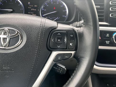 Used 2018 Toyota Highlander XLE AWD/4WD image 24