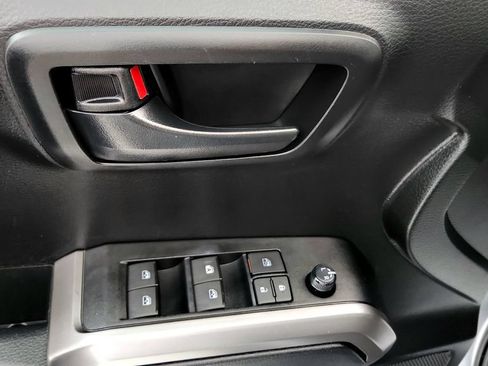 Certified 2022 Toyota Tacoma SR5 AWD/4WD image 23
