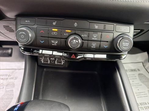 Used 2024 Dodge Durango SXT AWD/4WD image 23
