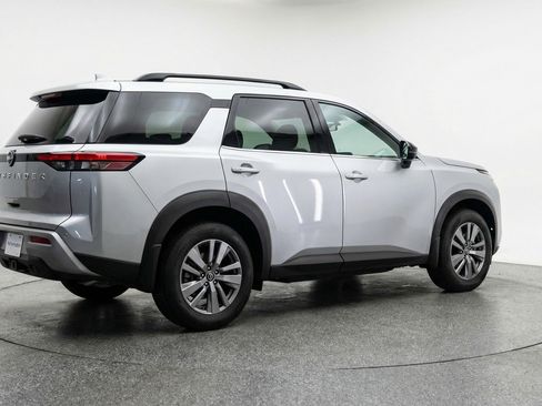 Used 2025 Nissan Pathfinder SV image 9