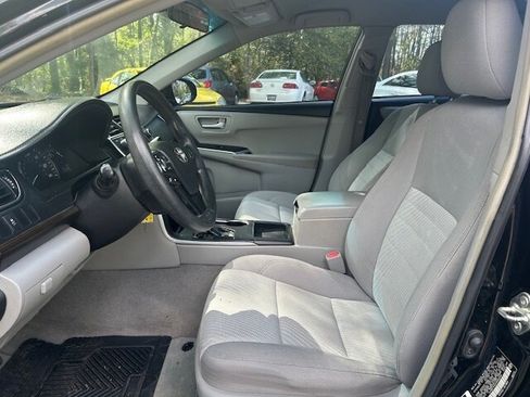 Used 2015 Toyota Camry LE FWD image 18