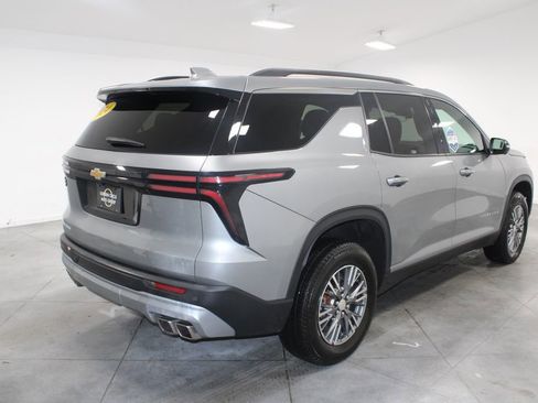 Used 2024 Chevrolet Traverse LT image 9