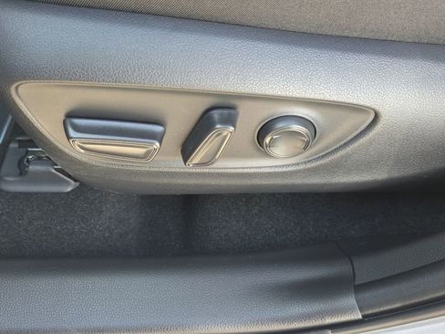 Used 2025 Toyota RAV4 XLE image 19