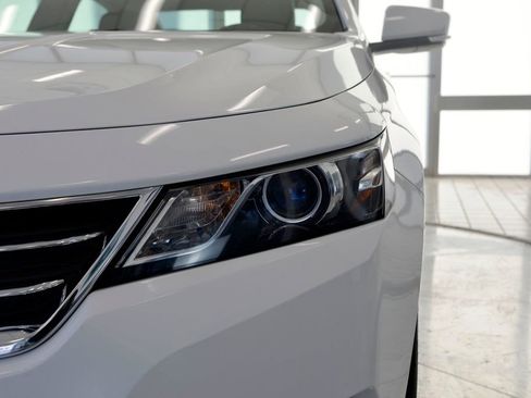 Used 2016 Chevrolet Impala LT w/ Convenience Package image 11