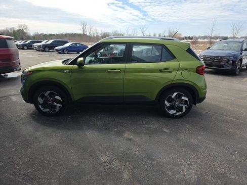 Certified 2023 Hyundai Venue SEL image 2