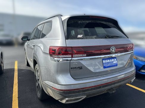 Used 2024 Volkswagen Atlas SE AWD/4WD image 4