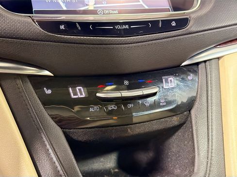 Used 2017 Cadillac XT5 Luxury w/ Driver Awareness Package AWD/4WD image 17