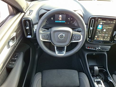 New 2026 Volvo XC40 B5 Ultra w/ Climate Package image 7