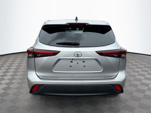 Used 2024 Toyota Highlander LE image 7