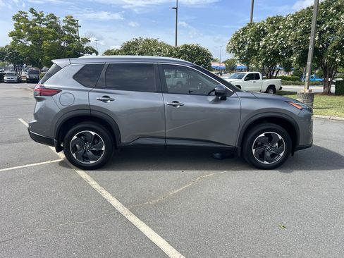 Certified 2025 Nissan Rogue SV w/ SV Premium Package FWD image 4