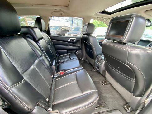Used 2017 Nissan Pathfinder Platinum w/ Family Entertainment Package AWD/4WD image 11
