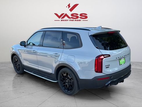 Used 2022 Kia Telluride EX w/ EX Premium Package AWD/4WD image 3