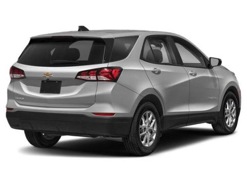 Used 2022 Chevrolet Equinox LS image 2