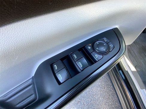 Used 2023 GMC Acadia SLT w/ Technology Package image 23