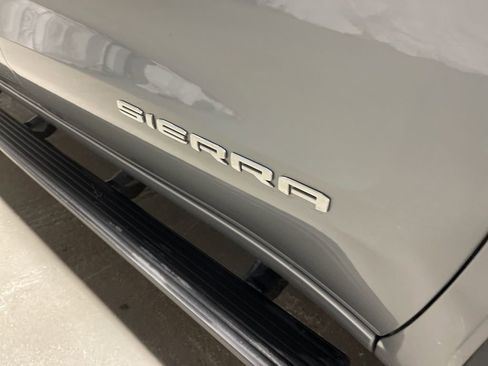 Used 2025 GMC Sierra 1500 SLE image 10