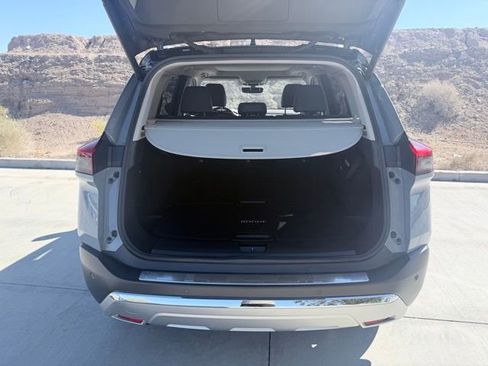 Used 2022 Nissan Rogue Platinum w/ Head-Up Display Package image 35