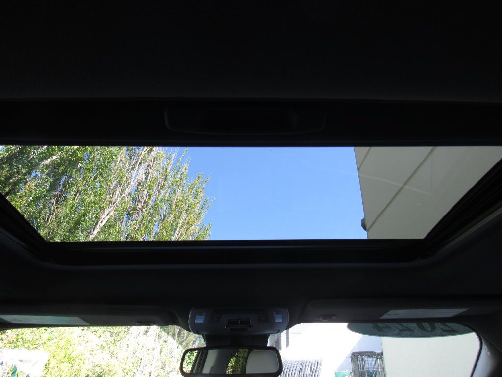 Used 2024 Toyota Sienna XSE AWD/4WD image 31