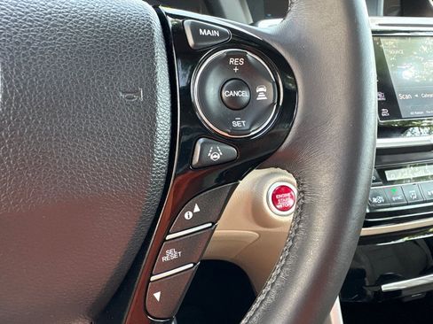 Used 2016 Honda Accord Touring image 22