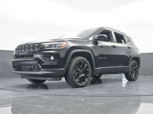 Used 2026 Jeep Compass Latitude AWD/4WD image 47