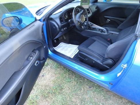 Used 2019 Dodge Challenger SXT image 9