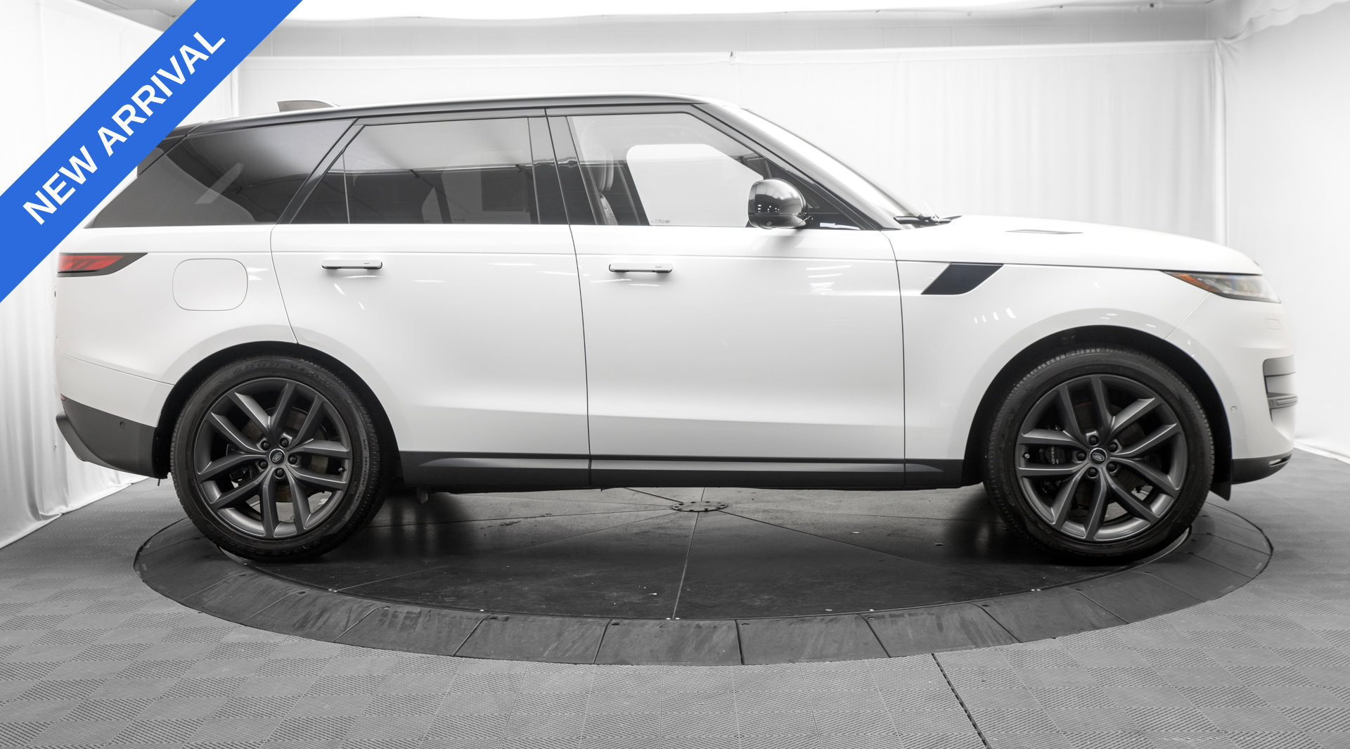 Used 2023 Land Rover Range Rover Sport SE AWD/4WD image 8