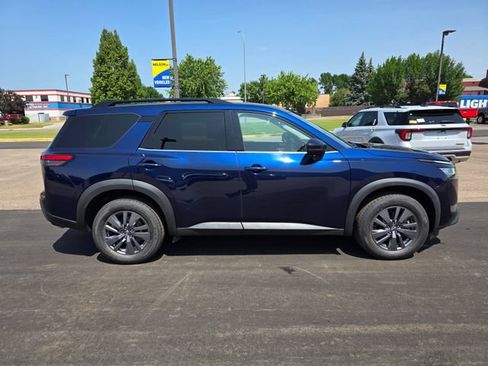 Used 2022 Nissan Pathfinder SV AWD/4WD image 7