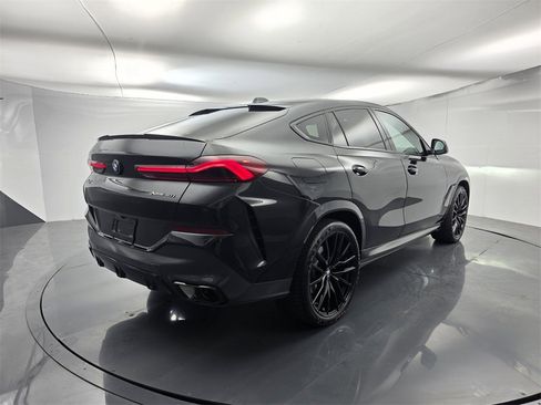 Used 2024 BMW X6 xDrive40i w/ Premium Package image 4