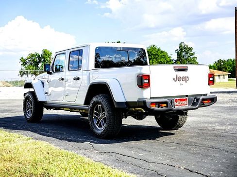 New 2025 Jeep Gladiator Mojave w/ Convenience Group image 9
