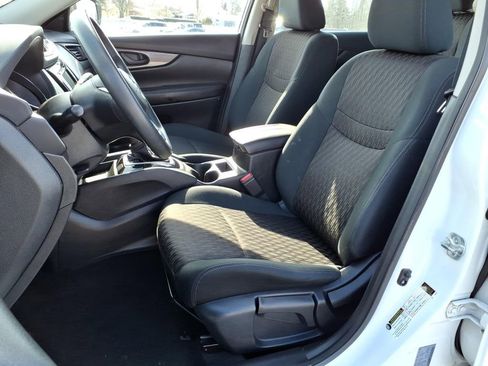 Used 2019 Nissan Rogue S image 5