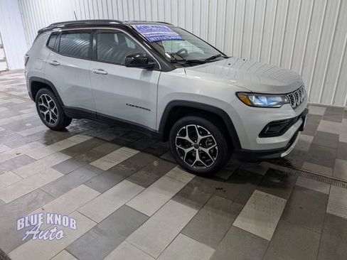 Used 2025 Jeep Compass Limited AWD/4WD image 5
